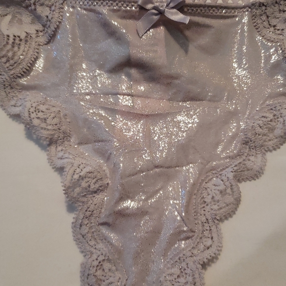 Victoria secret woman thong - Picture 2 of 5